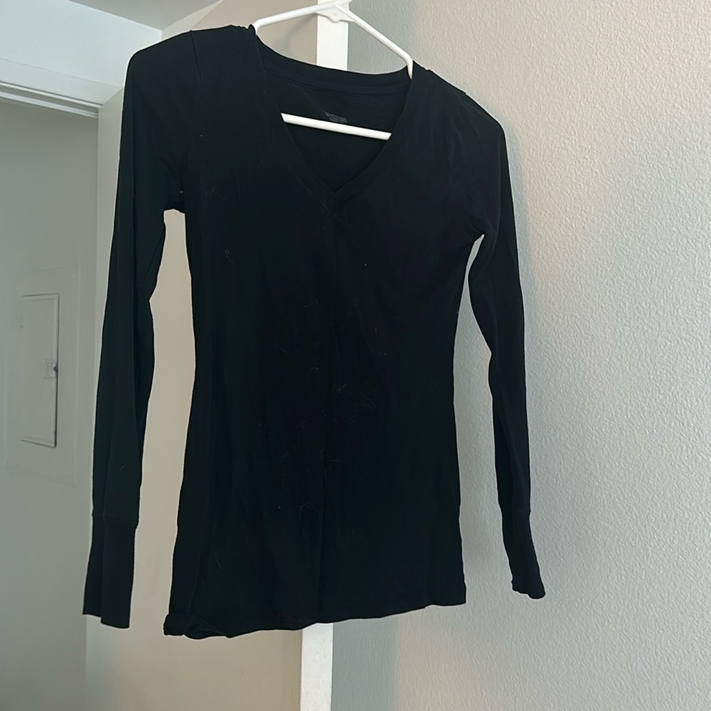 Size extra small black long sleeve tee